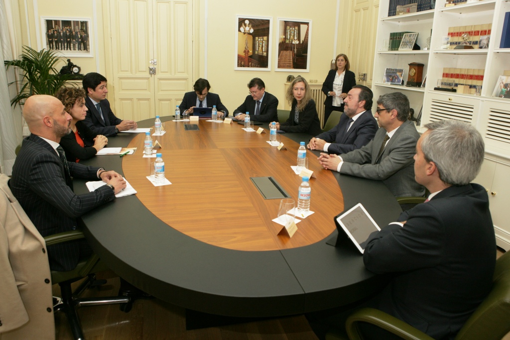 Reunión de trabajo de la ministra y su equipo con los máximos responsables de ONCE, su Fundación e ILUNION