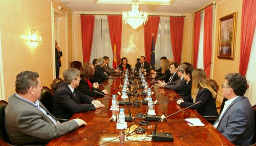 Reunión del Pleno del Consejo General con el equipo ministerial