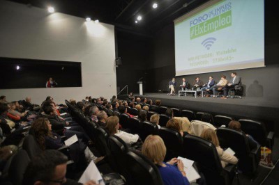 Público y participantes en una de las jornadas del encuentro en Elche