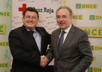 Ángel Sánchez y Leopoldo Pérez, tras la firma del acuerdo con Cruz Roja