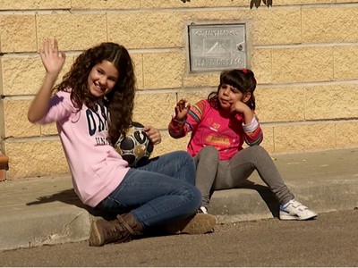 Ángela y Sara, protagonistas del primer programa de la serie