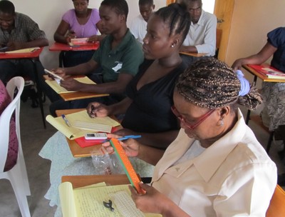 Curso para profesores haitianos sobre material educativo adaptado