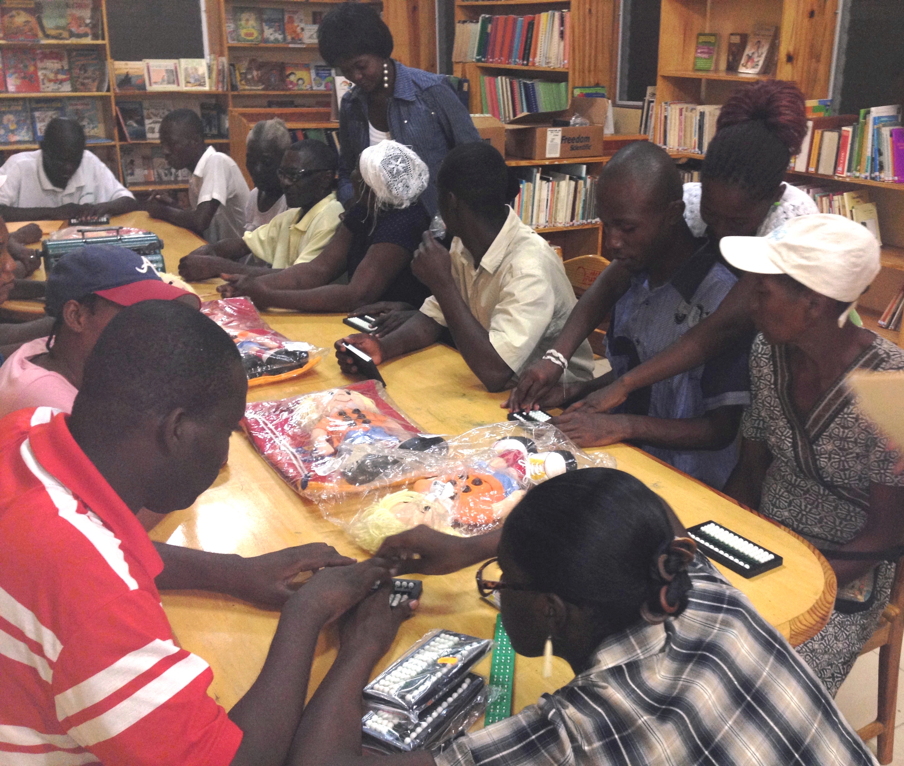 Ábacos y muñecas "Braillin" para aprender matemáticas y sistema braille