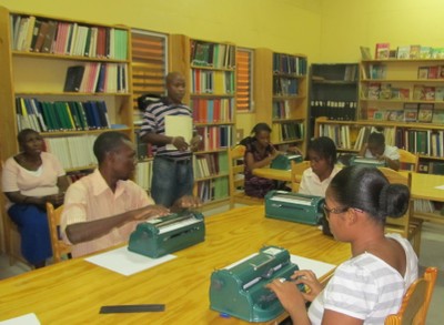 Curso de ortografía para jóvenes ciegos haitianos