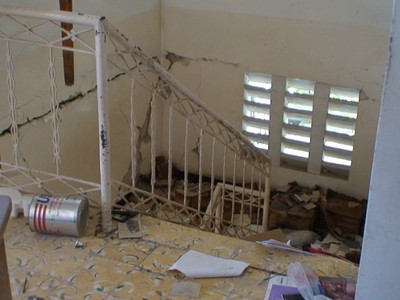 Estructura interior del edificio de la sede de la SHAA destruída tras el terremoto