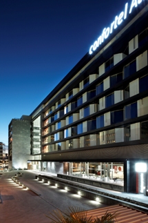 Perspectiva lateral del hotel Confortel Atrium de Madrid