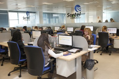Trabajadores de SERTEL durante su jornada laboral 