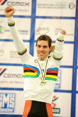 Alfonso Cabello con la medalla de oro