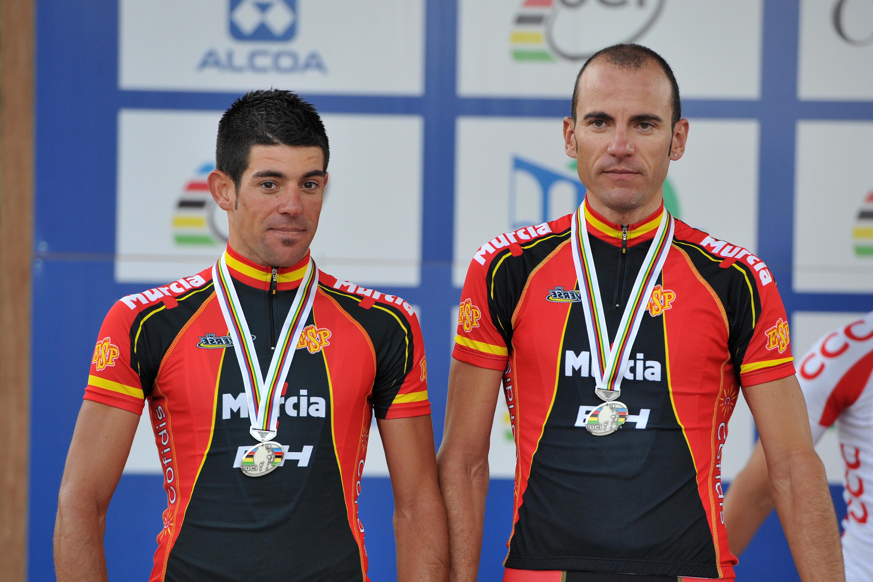 Ignacio Ávila y Joan Font con la medalla de plata lograda en el Mundial en Carretera