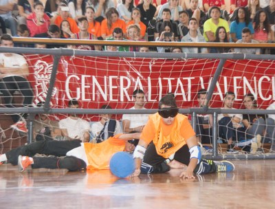 Disputa de uno de los partidos del campeonato, ante una grada repleta de seguidores Disputa de uno de los partidos del campeonato, ante una grada repleta de seguidores