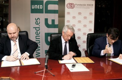 De izquierda a derecha: Luis Cayo Pérez, Alejandro Tiana y Alberto Durán