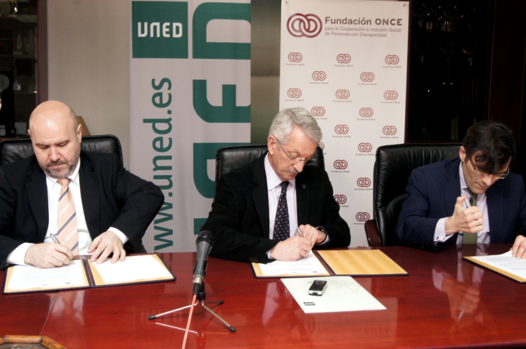 De izquierda a derecha: Luis Cayo Pérez, Alejandro Tiana y Alberto Durán