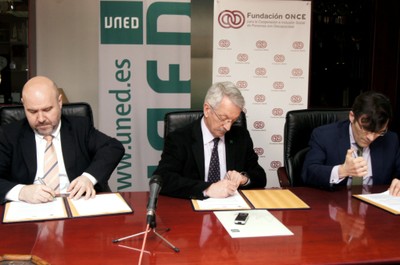 De izquierda a derecha: Luis Cayo Pérez, Alejandro Tiana y Alberto Durán