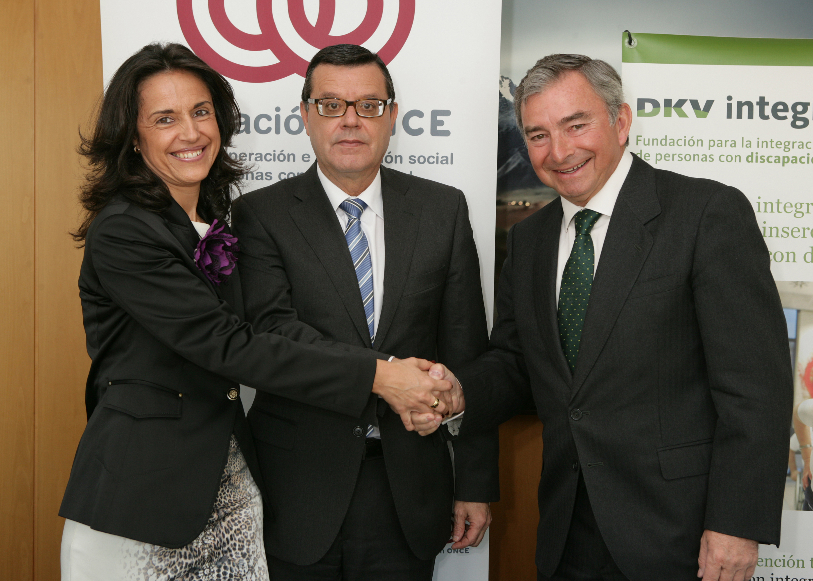  De izquierda a derecha: Cristina González, José Luis Martínez Donoso y Javier Vega de Seoane.