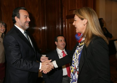 Miguel Carballeda (a la izquierda) saluda a Susana Camarero a su llegada a la sede de la Secretaría de Estado