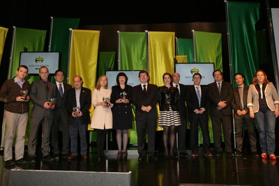 Todos los galardonados con los Premios Solidarios ONCE Euskadi, acompañados (en el centro de la imagen) por Ángel Sánchez Todos los galardonados con los Premios Solidarios ONCE Euskadi, acompañados (en el centro de la imagen) por Ángel Sánchez