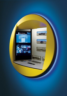 Imagen de uno de los nuevos cajeros accesibles de La Caixa