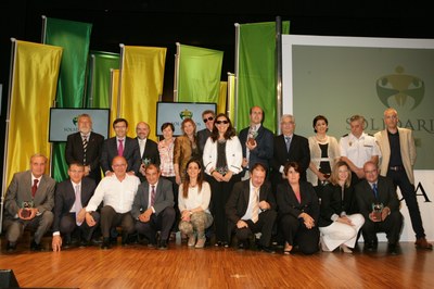 Todos los premios solidarios de Murcia y responsables de la ONCE sobre el escenario