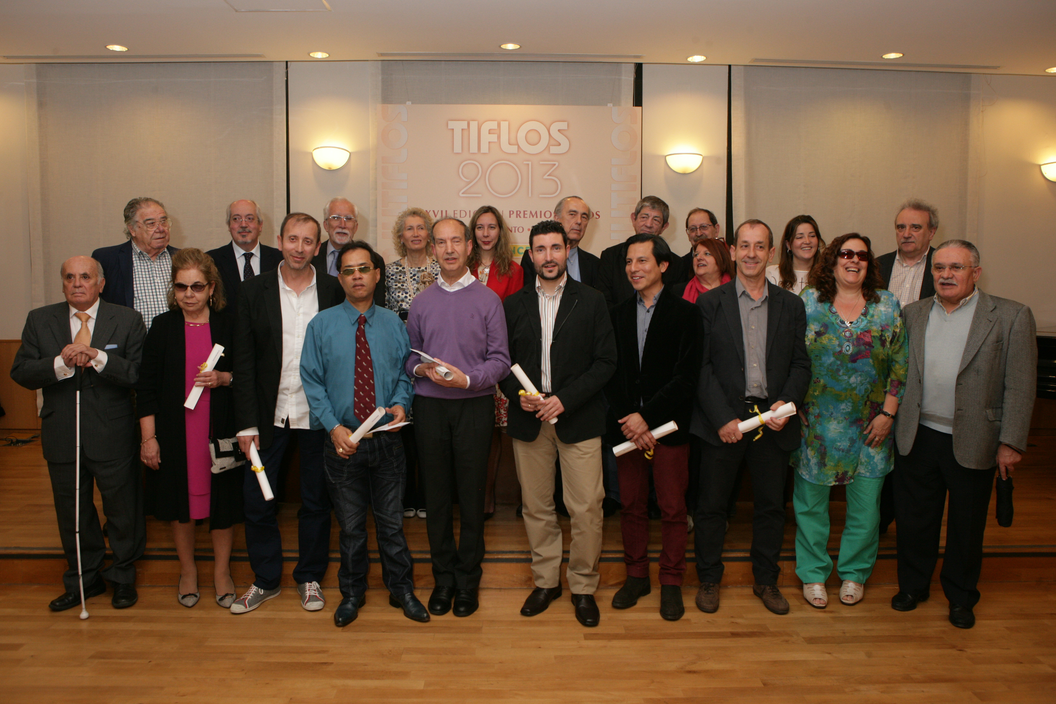 Premiados y jurados en una foto de familia al finalizar el acto de entrega de premios