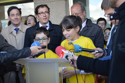 Alumnos del CEIP Cardenal Mendoza de Valladolid leyendo el Manifiesto tras la Plantada organizada por la Territorial de Castilla y León