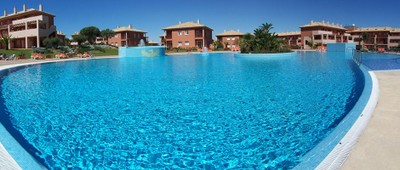 Vista desde la piscina del Apartahotel Confortel Santi Petri