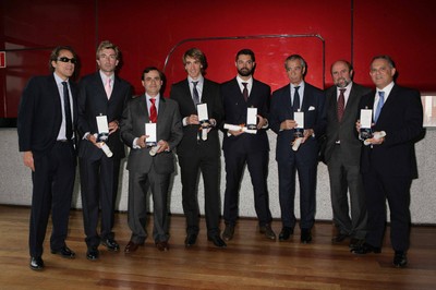 Foto de familia de los deportistas y directivos paralímpicos distinguidos por la Real Orden al Mérito Deportivo
