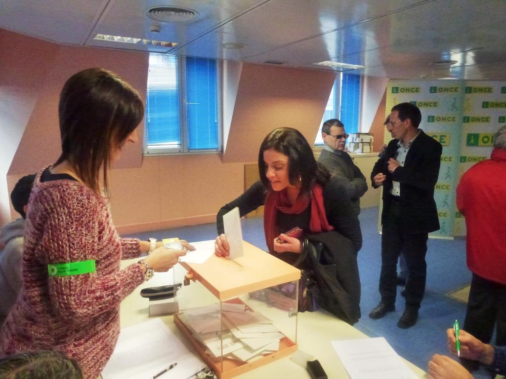 Otro momento de la jornada electoral en San Sebastián