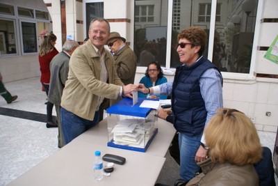 El delegado territorial en Andalucía, Ceuta y Melilla, Patricio Cárceles, en el momento de emitir su sufragio