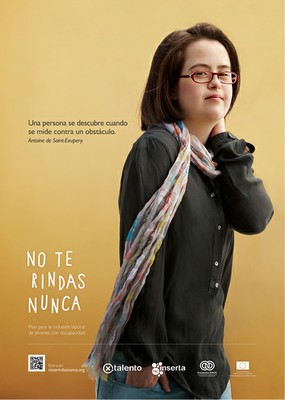 Una joven con síndrome de Down en uno de los carteles promocionales del plan No Te Rindas Nunca