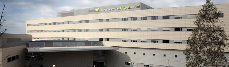 Vista general del edificio del Hospital L'Esperit Sant en Santa Coloma