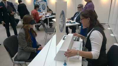 La española Teresa Jiménez Becerril también pasó por el stand de la EBU