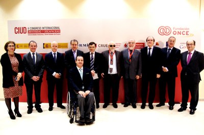Foto de familia del acto inaugural del II Congreso Universidad y Discapacidad