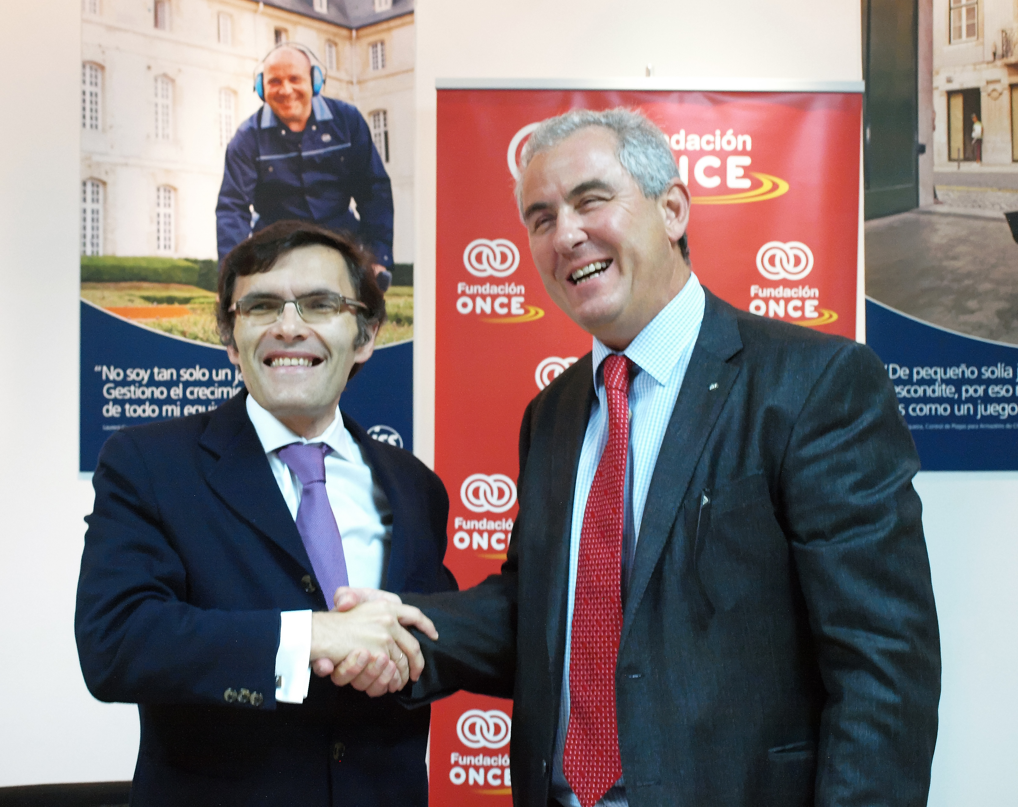 Joaquim Borrás y Alberto Durán sellan el acuerdo con un apretón de manos