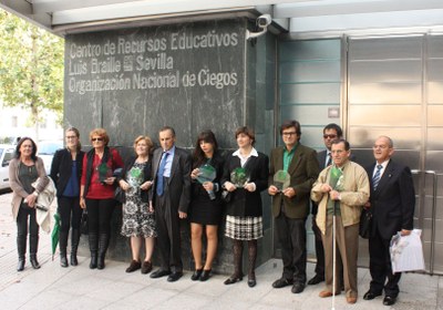 Los premiados y el Jurado, a las puertas del CRE de la ONCE en Sevilla