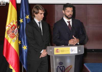 Santacana (a la derecha) y Galindo intervienen en nombre de todos los deportistas homenajeados