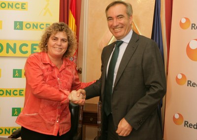 Teresa Palahí estrecha la mano a Jesús Verde