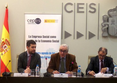 Marcos Peña, presidente de CES, junto al director general del Trabajo Autónomo, de la Economía Social y de la Responsabilidad Social de las Empresas, Miguel Ángel García, y el presidente de CEPES, Juan Antonio Pedreño. 