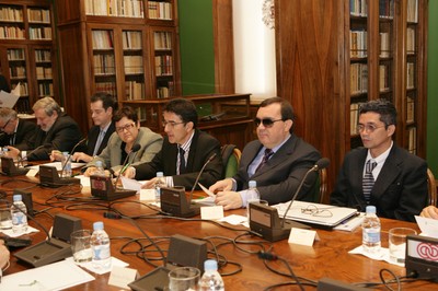 Momento de la intervención del presidente de FOAL, Andrés Ramos, en el centro de la imagen, durante el Patronato