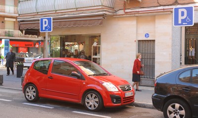 Zona de aparcamiento reservada para personas con discapacidad
