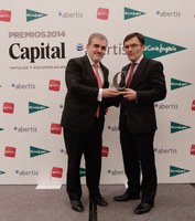 Alberto Durán recoge el premio otorgado por la revista Capital a ILUNION