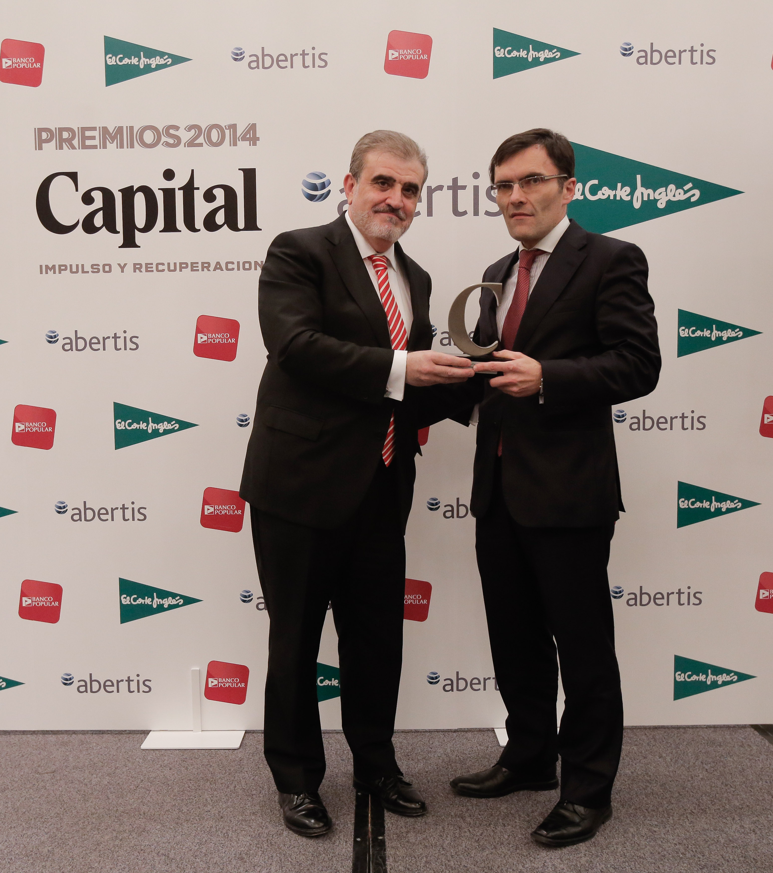Alberto Durán recoge el premio otorgado por la revista Capital a ILUNION