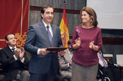 El gerente y fundador de Lavanor, Santiago Casado, recoge el galardón del Foro Justicia y Discapacidad