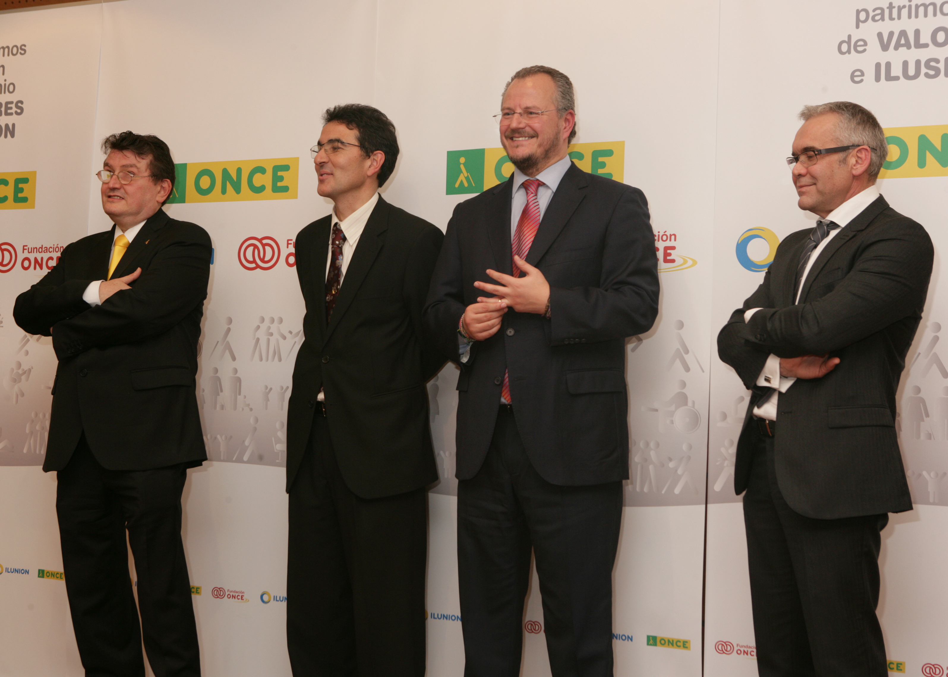 Ángel Sánchez (a la izquierda) presentando a sus tres nuevos directores generales adjuntos