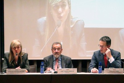De izquierda a derecha, Asunción Sánchez Zaplana, José Vicente González y Fernando Riaño inauguran la jornada