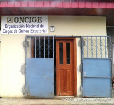 Fachada de la modestísima sede de la asociación de ciegos guineanos en Malabo