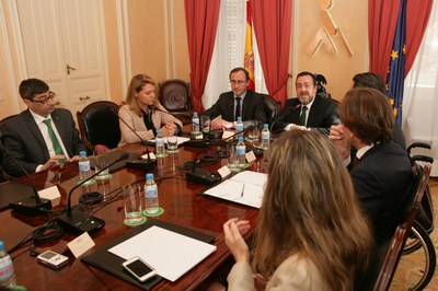 Imagen de la reunión del ministro con el Pleno del Consejo General