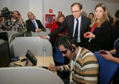 Visita de Alonso en el centro ILUNION Costumer Services