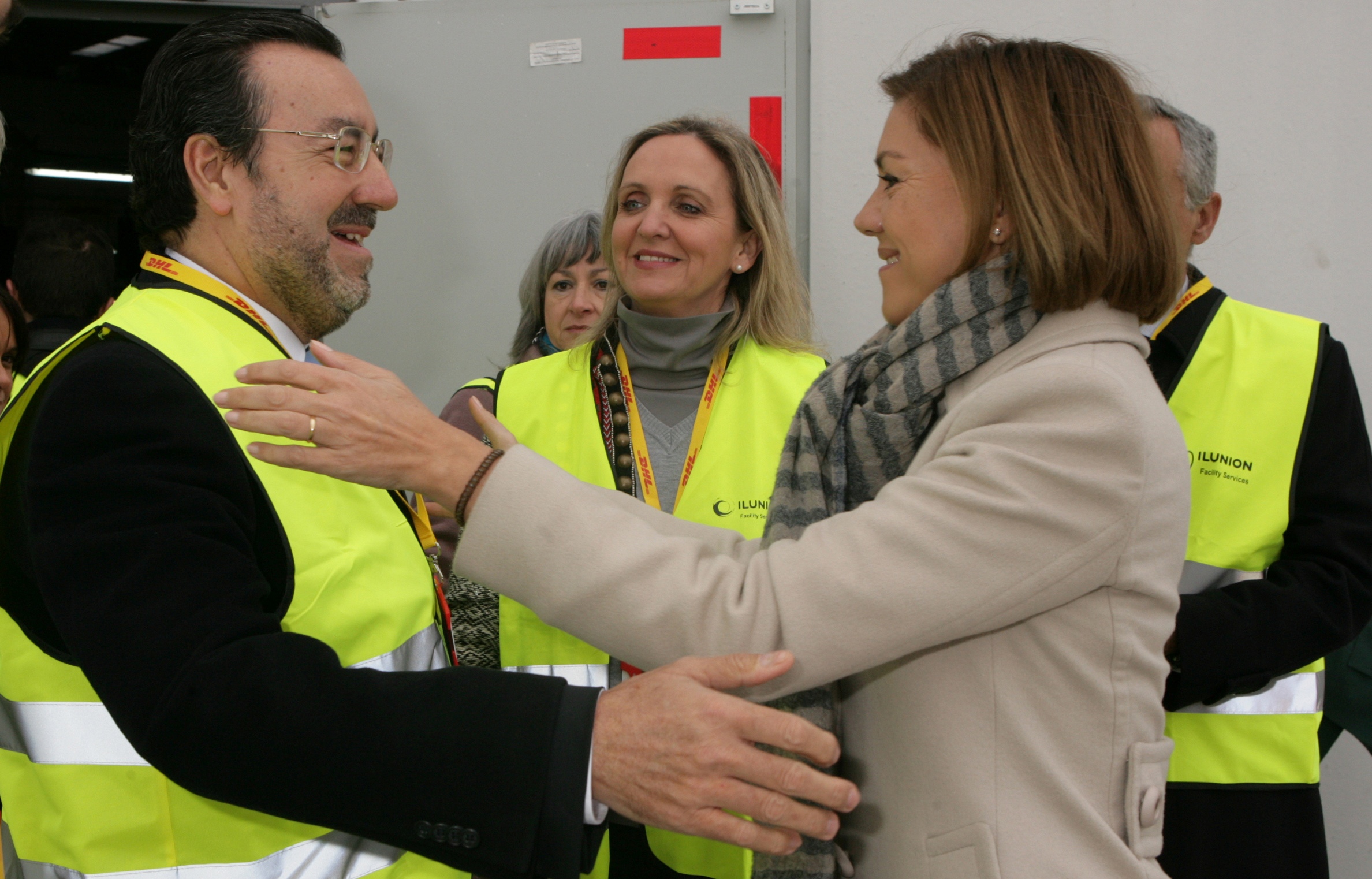 Saludo del presidente de la ONCE y su Fundación, Miguel Carballeda, a Mª Dolores de Cospedal nada más llegar