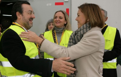 Saludo del presidente de la ONCE y su Fundación, Miguel Carballeda, a Mª Dolores de Cospedal nada más llegar