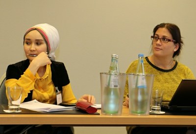Bárbara Martín (a la  derecha de la imagen) en la cumbre berlinesa 